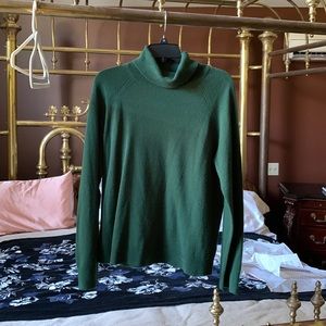 Green long sleeve turtleneck